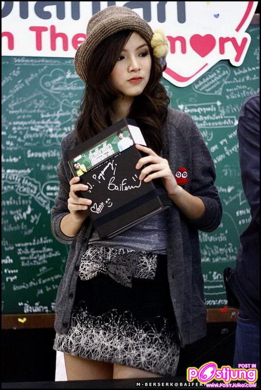 ใบเฟิร์น งานแจกลายเซ็นต์ Boxset สิ่งเล็กๆที่เรียกว่ารัก @ CTW