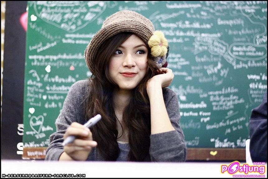 ใบเฟิร์น งานแจกลายเซ็นต์ Boxset สิ่งเล็กๆที่เรียกว่ารัก @ CTW