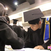 ไผ่ พงศธร รับปริญญา คร๊าบ