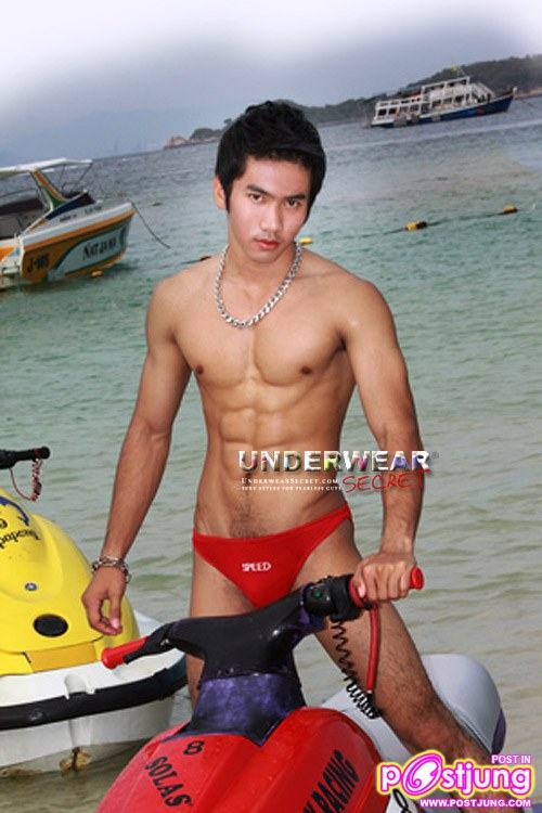 นายแบบกางเกงว่ายน้ำนิตยสาร AXIS