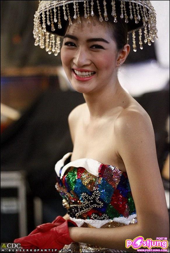 ณเดชน์ & ญาญ่า งานฉลองเปิด "Crystal Design Center"