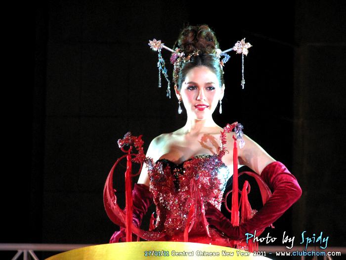 ชมพู่ อารยา นางพญาชุดแดงสุดเซ็กซี่ต้อนรับเทศกาลตรุษจีน