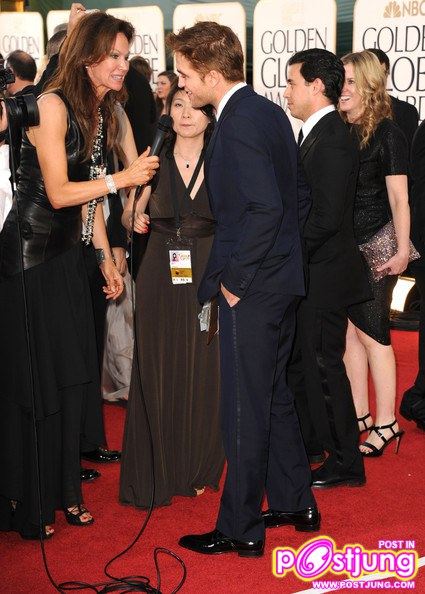Robert Pattinson ที่งานลูกโลกทองคำ หล่อดี