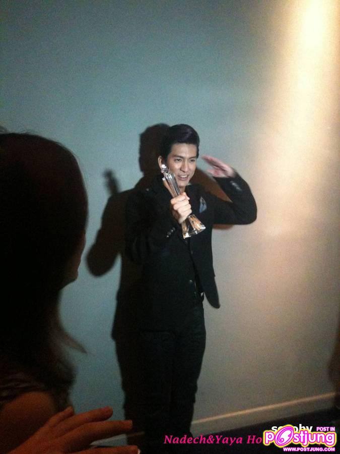 ณเดชน์ & ญาญ่า รางวัลดาวรุ่งชาย-หญิง จากงานTop awards 2010