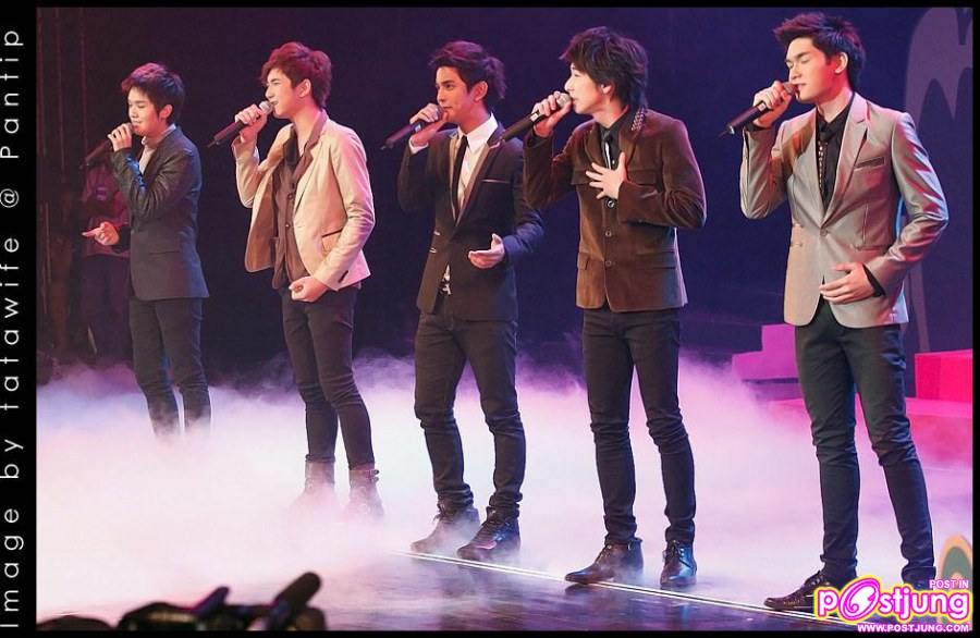 The star @ TOP AWARDs 2010