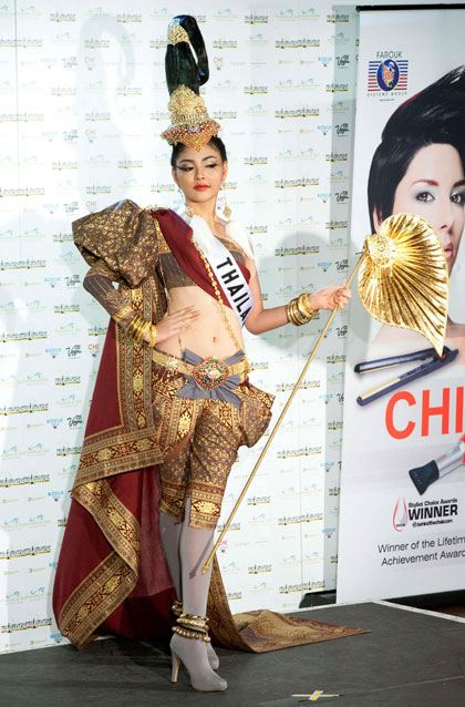 ใครรู้บ้างว่าชุดนี้เป็นของอะไร