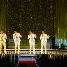 4 หนุ่ม ไทนานา จากวง ศรีวิชัยโชว์