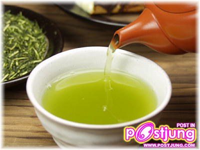 หรือจิบชาร้อน ๆ ก็ทำให้ตาสว่างได้ครับ