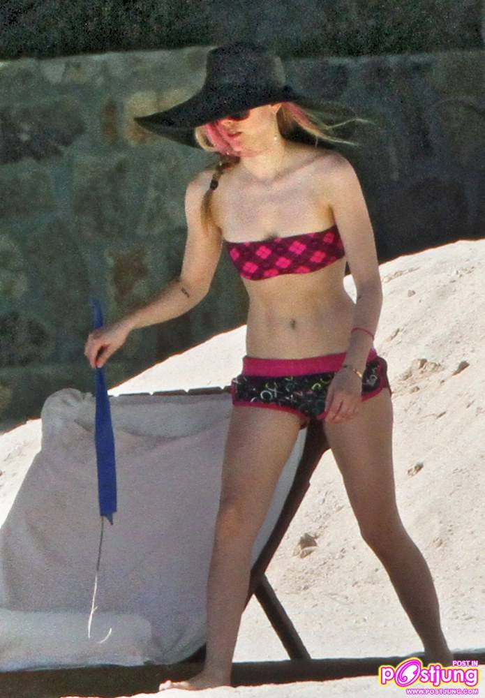 Avril Lavigne  กลับมาแล้วววว