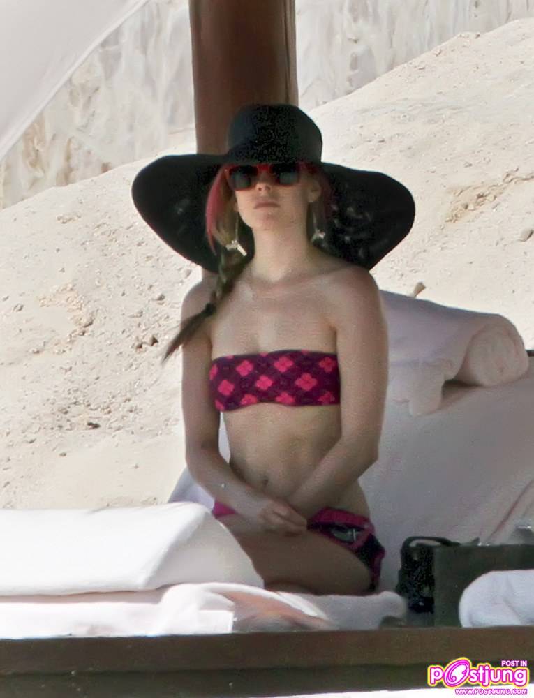 Avril Lavigne  กลับมาแล้วววว