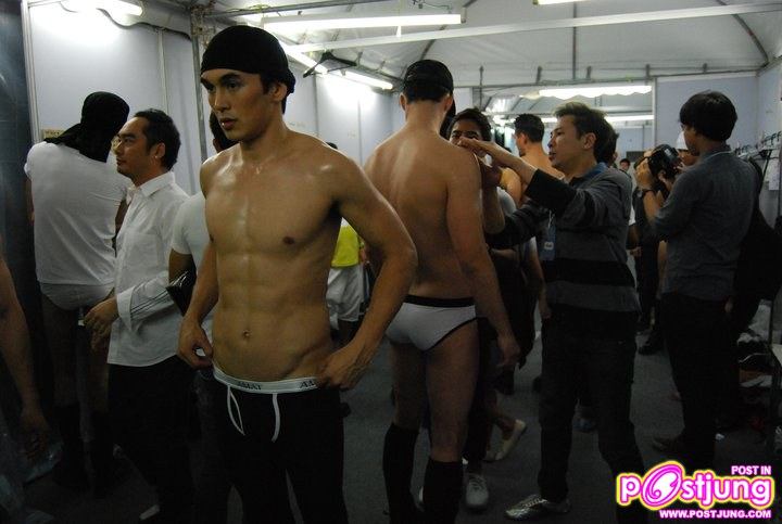[Backstage] AMAT Fashion Show @ FAME 2010 [22 Oct 2010]
