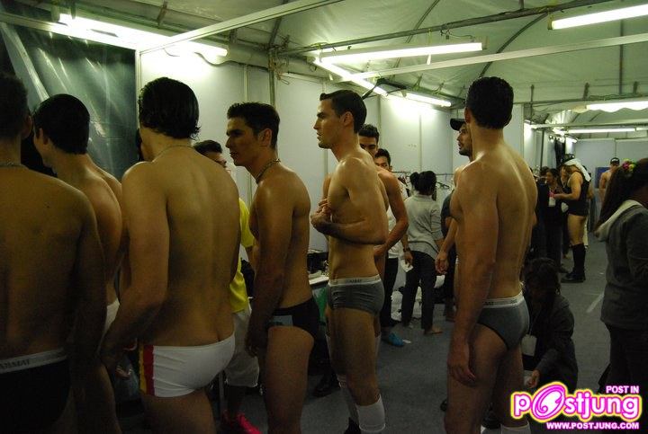 [Backstage] AMAT Fashion Show @ FAME 2010 [22 Oct 2010]