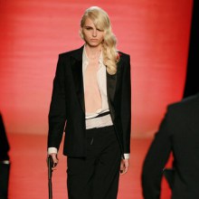 เมื่อเธอคือ...