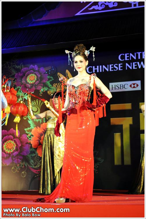 ประชันนางพญาชุดแดง อั้ม พลอย ชมพู่