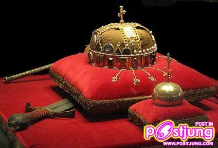 3. มงกุฎแห่งเซนต์สตีเฟนต์ (Crown of St. Stephen) มงกุฎพระมหากษัตริย์แห่งฮังการี