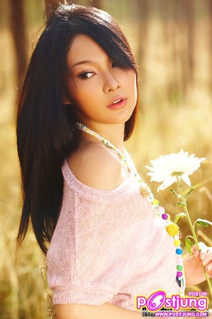 ลลิน ธนะภูมิ เธอคนนี้ที่รับบท ดวงใจ ในมนต์รักลุกทุ่ง