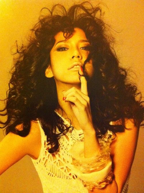 อั้ม พัชราภา และ ชมพู่ อารยา ใครโพสท่าได้สุดยอดกว่ากัน