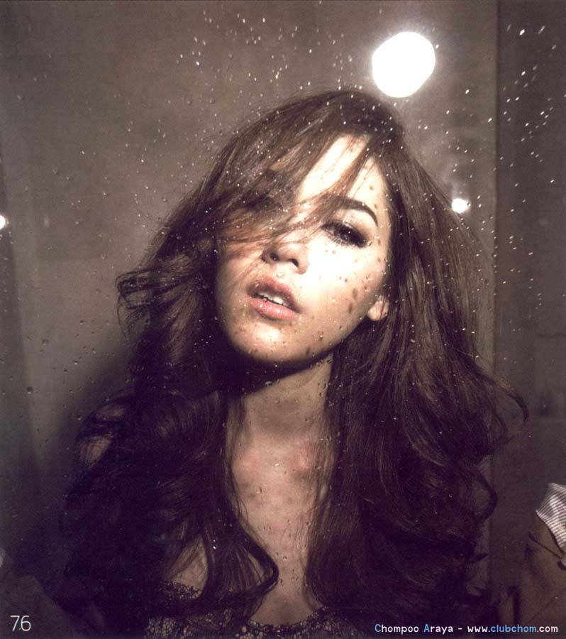 อั้ม พัชราภา และ ชมพู่ อารยา ใครโพสท่าได้สุดยอดกว่ากัน