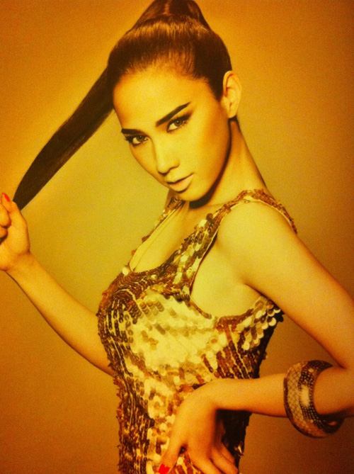 อั้ม พัชราภา และ ชมพู่ อารยา ใครโพสท่าได้สุดยอดกว่ากัน