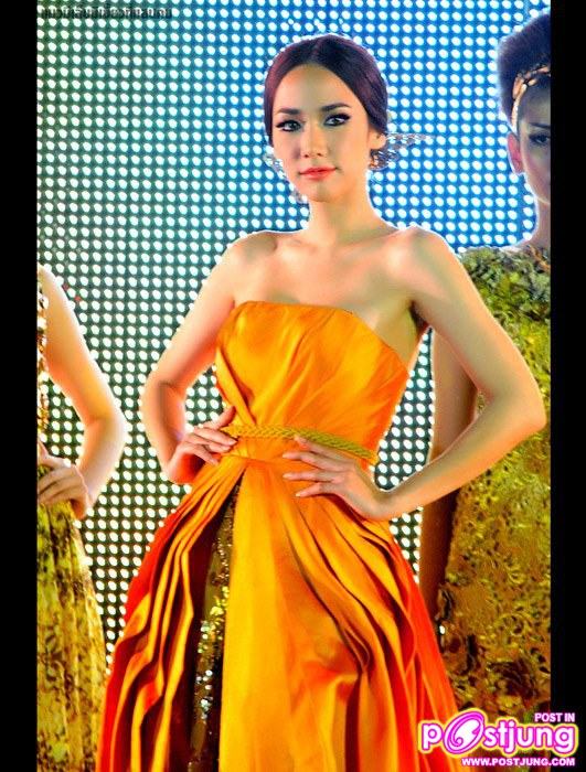 อั้ม พัชราภา และ ชมพู่ อารยา ใครโพสท่าได้สุดยอดกว่ากัน