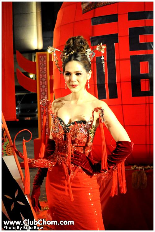 อั้ม พัชราภา และ ชมพู่ อารยา ใครโพสท่าได้สุดยอดกว่ากัน