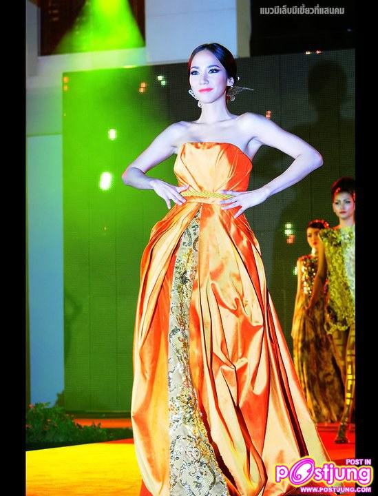 อั้ม พัชราภา และ ชมพู่ อารยา ใครโพสท่าได้สุดยอดกว่ากัน