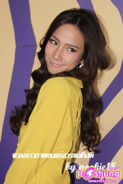 อั้ม พัชราภา และ ชมพู่ อารยา ใครโพสท่าได้สุดยอดกว่ากัน