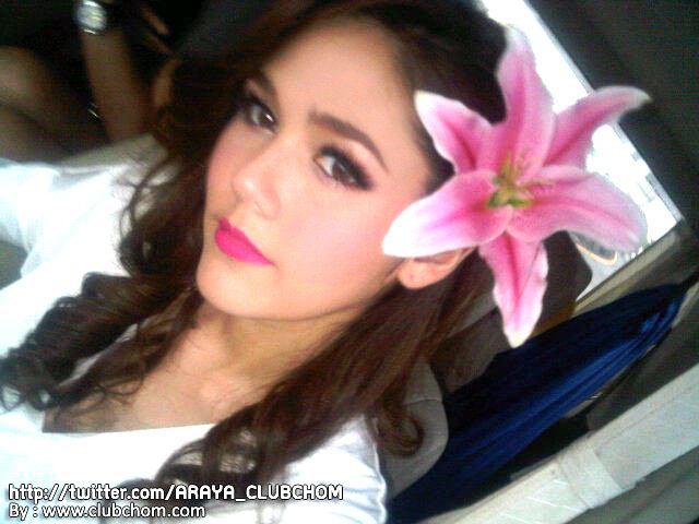 อั้ม พัชราภา และ ชมพู่ อารยา ใครโพสท่าได้สุดยอดกว่ากัน