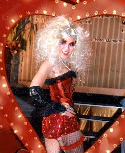 ชมพู่ อารยา โชว์เต้นเพลงมูแลงลูจสุดเซ็กซี่ในรหัสทรชน