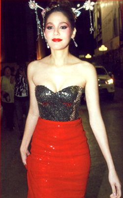 ชมพู่ อารยา โชว์เต้นเพลงมูแลงลูจสุดเซ็กซี่ในรหัสทรชน