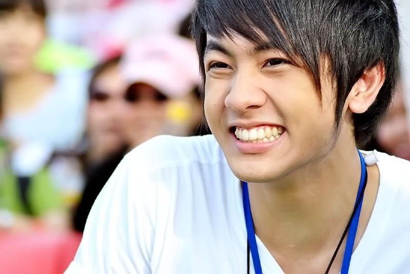 เค้าชอบ พี่นัท ทิววววววว  อิอิ หล่อ