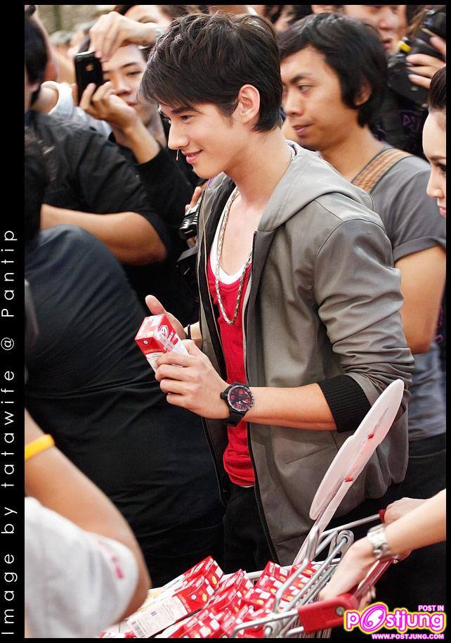 มาริโอ้ เกรซ โตโน่ งานเปิดตัวพรีเซนเตอร์ไวตามิ้ลค์ @Siam Discovery
