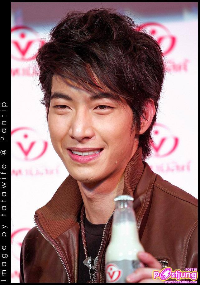 มาริโอ้ เกรซ โตโน่ งานเปิดตัวพรีเซนเตอร์ไวตามิ้ลค์ @Siam Discovery