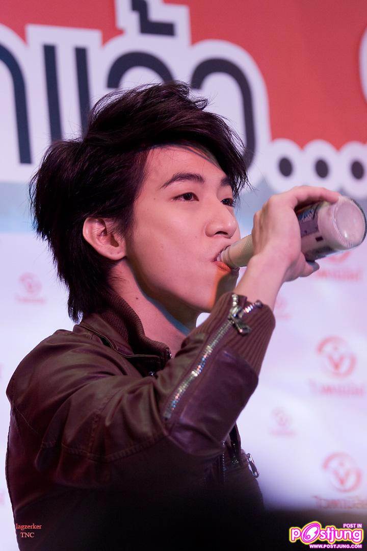 มาริโอ้ เกรซ โตโน่ งานเปิดตัวพรีเซนเตอร์ไวตามิ้ลค์ @Siam Discovery