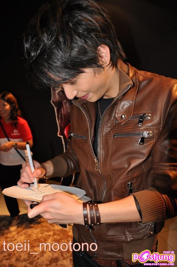 มาริโอ้ เกรซ โตโน่ งานเปิดตัวพรีเซนเตอร์ไวตามิ้ลค์ @Siam Discovery