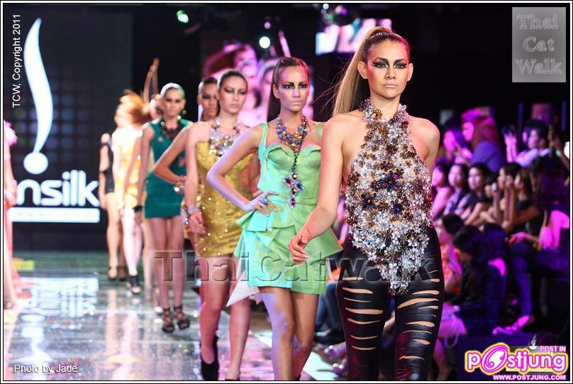 ภาพงาน Sunsilk The Perfect Co-Creations RunwayCrystal Runway กลางแม่น้ำเจ้าพระยา