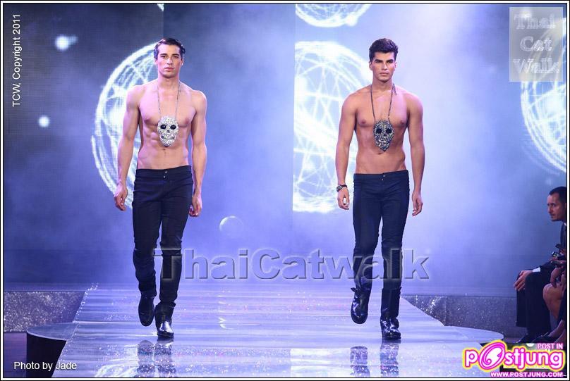 ภาพงาน Sunsilk The Perfect Co-Creations RunwayCrystal Runway กลางแม่น้ำเจ้าพระยา