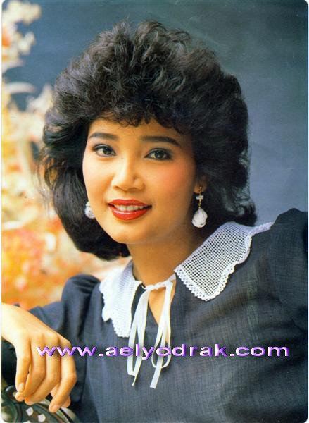 พุ่มพวง ดวงจันทร์ ราชินีลูกทุ่งผู้ไม่มีวันตาย