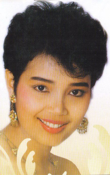 พุ่มพวง ดวงจันทร์ ราชินีลูกทุ่งผู้ไม่มีวันตาย