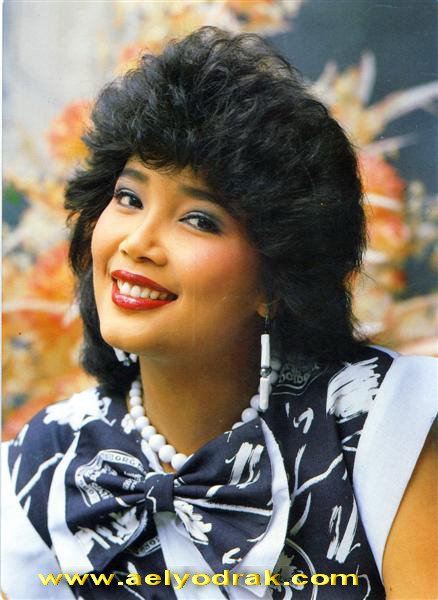 พุ่มพวง ดวงจันทร์ ราชินีลูกทุ่งผู้ไม่มีวันตาย