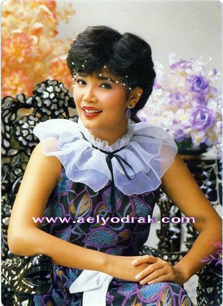 พุ่มพวง ดวงจันทร์ ราชินีลูกทุ่งผู้ไม่มีวันตาย