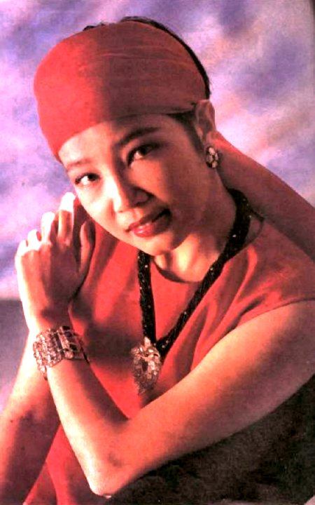 พุ่มพวง ดวงจันทร์ ราชินีลูกทุ่งผู้ไม่มีวันตาย