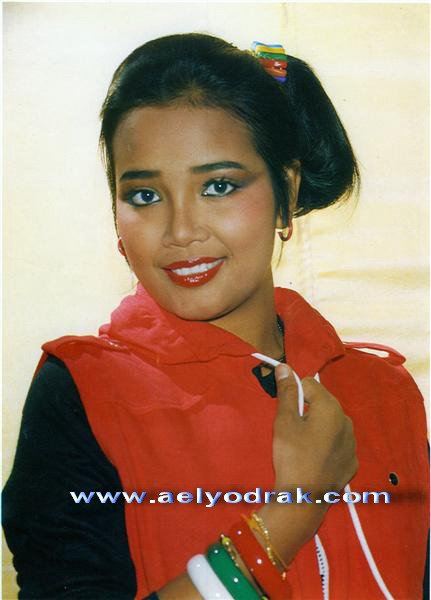 พุ่มพวง ดวงจันทร์ ราชินีลูกทุ่งผู้ไม่มีวันตาย