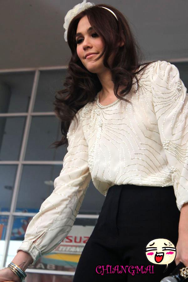 ชมพู่ อารยา โชว์ตัวที่เชียงใหม่