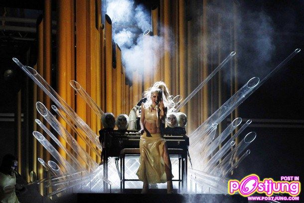 GRAMMY 2011 RED CARPET GOWNS