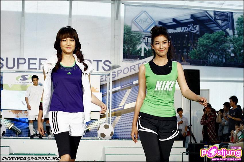 หมาก พอร์ช (มิ้นต์)ชาลิดา มาร์กี้ ณัฐ @งานSupersports Soccer Month Fever