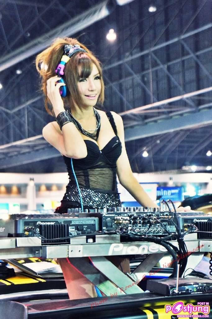 ดีเจมินดี้ มายาริญฐ์ เอี่ยมเพชร