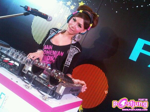 ดีเจมินดี้ มายาริญฐ์ เอี่ยมเพชร