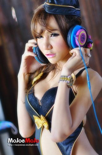 ดีเจมินดี้ มายาริญฐ์ เอี่ยมเพชร