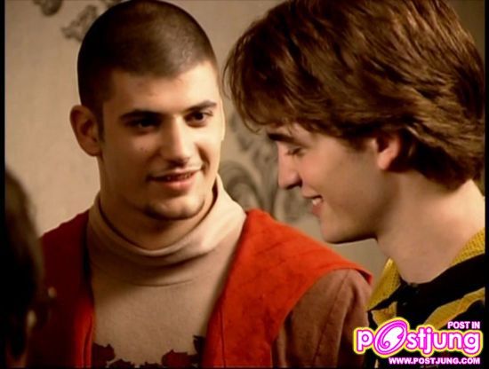 ใครไม่รู้หล่อดี (ซ้าย)